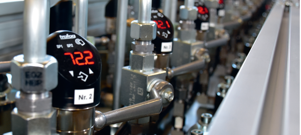 Повышение эффективности за счет соединения переключателей давления на дисплее и смартфонов вместе